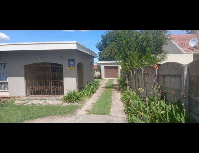 4 BEDROOM FREEHOLD FOR SALE IN NCANDU PARK